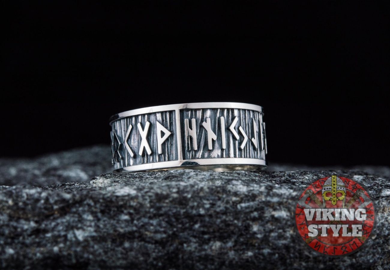 Runic Ring II - 925 Silver