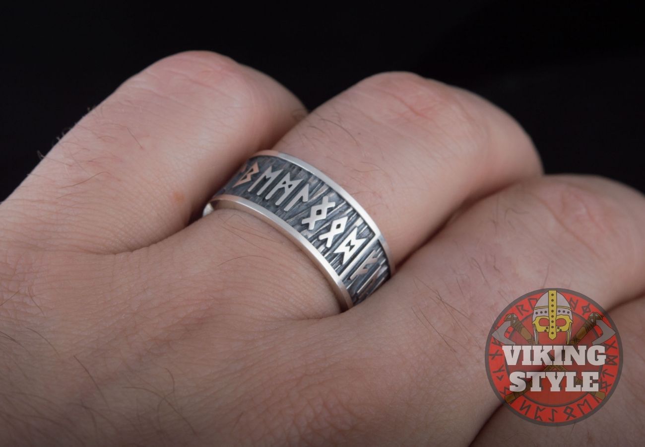 Runic Ring II - 925 Silver