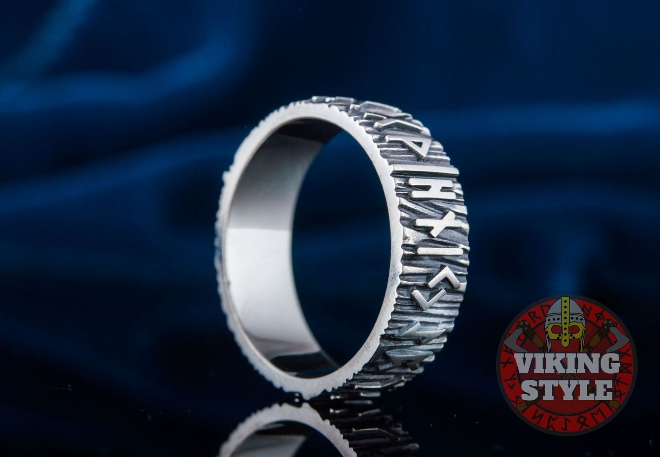 Runic Ring - 925 Silver