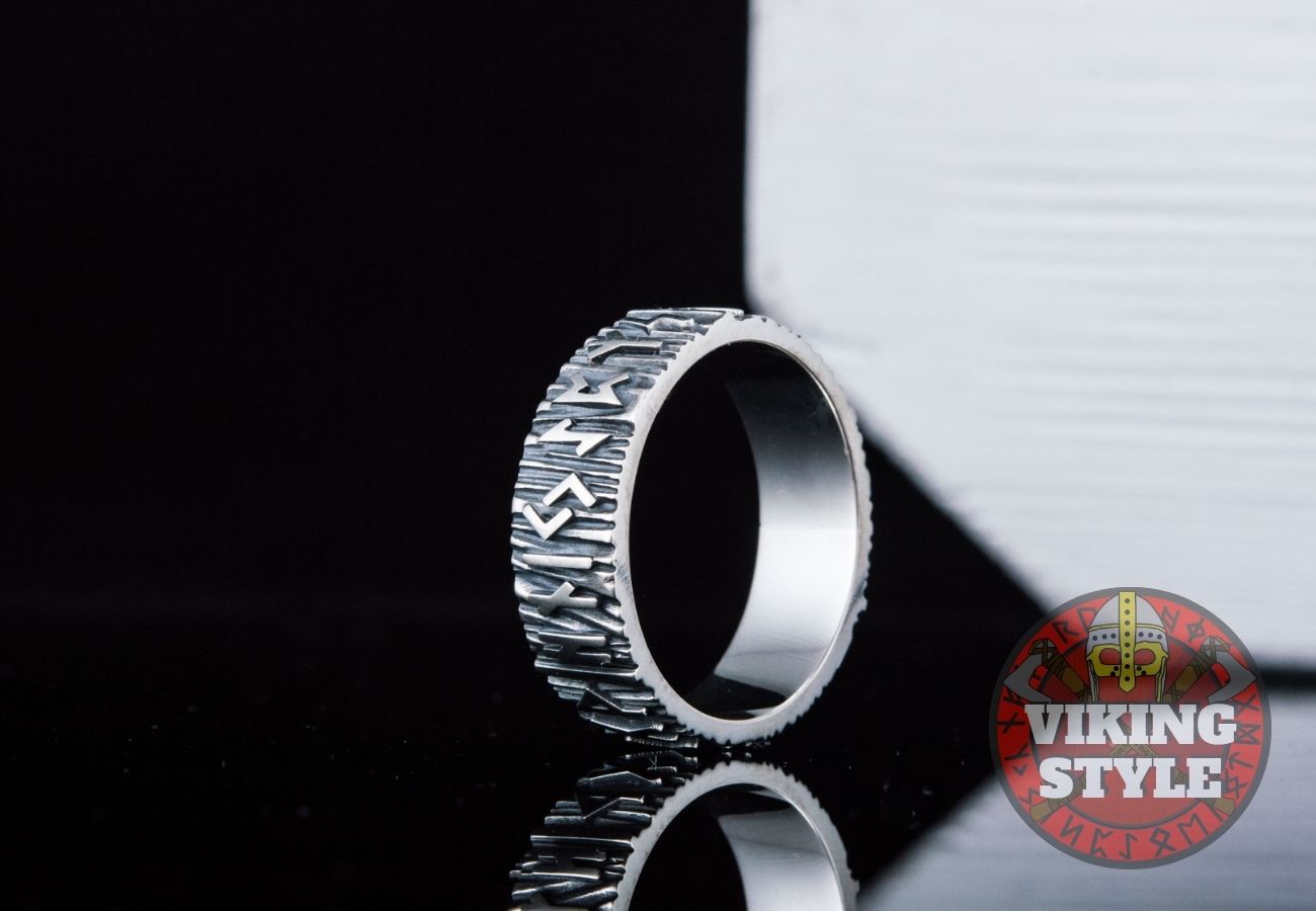 Runic Ring - 925 Silver